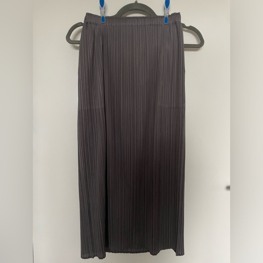 ISSEY MIKAYE Pleats Please Grey Skirt (in stock at Holt Renfrew & SSENSE) - Picture 10 of 12